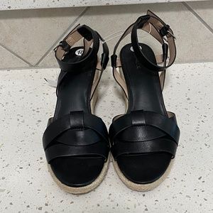 NWOT Market & Spruce Wedge Sandals